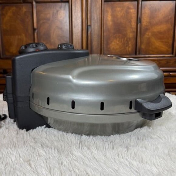 Bella Stone Pizza Oven Graphite Black Thin Crust - Deep Dish Pan Pizza - Fries - Picture 6 of 16